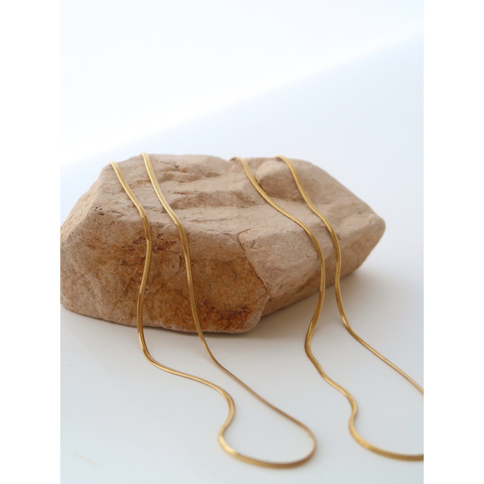 Womens Versatile Minimalist Necklace