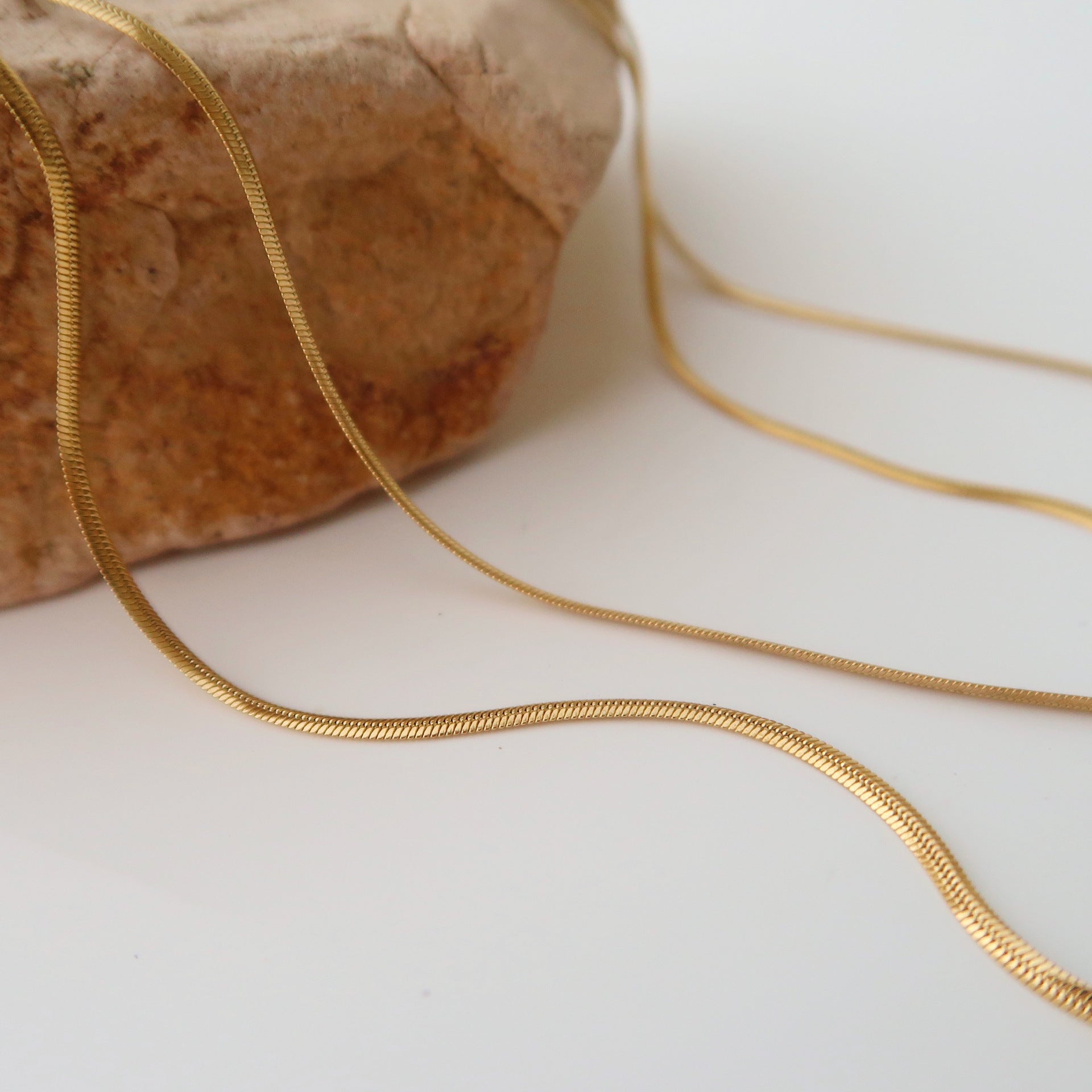 Womens Versatile Minimalist Necklace